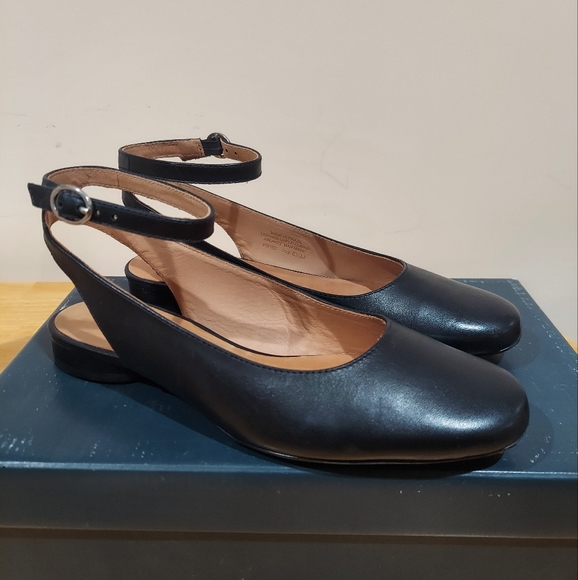 Bernardo Ellie Ankle Strap Flat - Picture 4 of 12